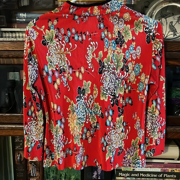 Vintage Floral Crinkle V-Neck Asian Print Top - Picture 2 of 14